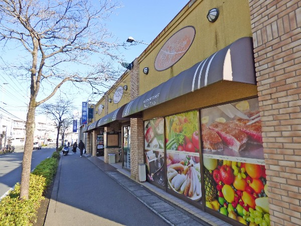 周辺環境:ベンガベンガ 長沢店(品揃えも豊富で低価格。このエリアの買い物事情は困りません。)