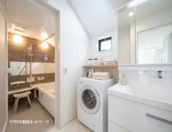 本画像の洗濯機、小物、棚等はCGイメージで販売価格にも含まれず、付帯しません。棚設置工事は有償です。