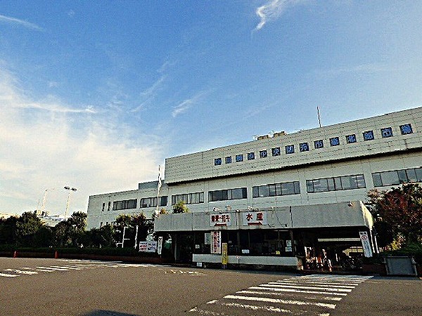周辺環境:北部市場(私たちの食生活に欠かすことの出来ない野菜や果物、魚介類などの生鮮食料品等を、安全・安心、適正な価格で安定供給している、食の流通拠点です。)