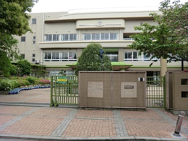 周辺環境:井田小学校　(「自ら学び自ら考える子」　「心豊かな子」　「たくましい子」)