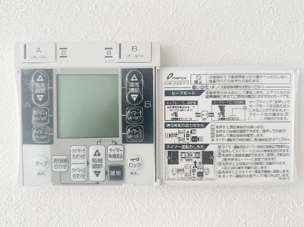 【床暖房】足元をじんわり温めてくれる床暖房。空気や肌を乾燥させることが少なく、ホコリや花粉などを舞い上げることもないので空気をクリーンに保ちます。