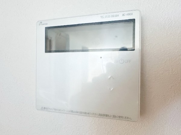 【省エネ給湯器】少ないエネルギーで効率よくお湯を沸かすことができます。これにより光熱費を節約できるだけでなく、CO2排出量も削減できるため、家計にも環境にも優しい設備です。