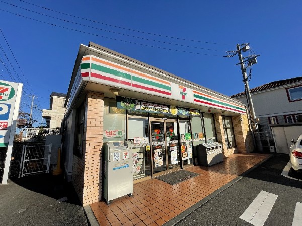 周辺環境:セブンイレブン美しが丘西3丁目店(セブンミール、お弁当に定評のあるセブンイレブン、コンビニエンスの最大手ですね。)