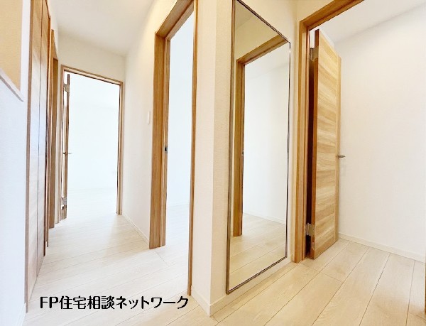 本画像の鏡等はCGで販売価格に鏡等は含まれず、付帯しません。鏡の設置には有償で工事が必要です。