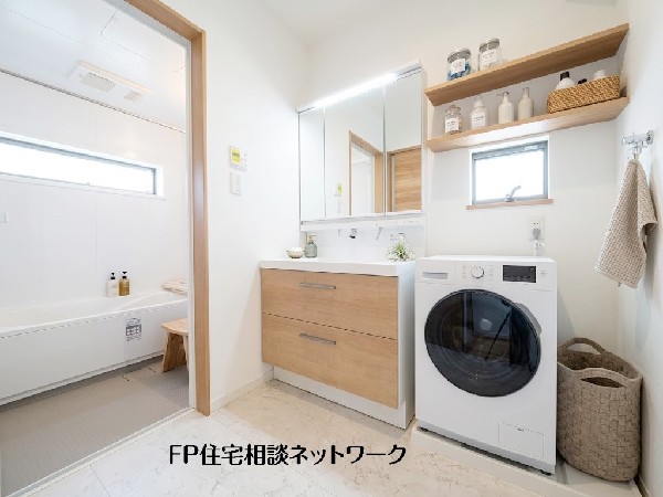 本画像の洗濯機、小物等はCGイメージで販売価格にも含まれず、付帯しません。なお、棚設置工事は有償です。