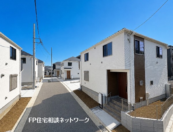 外観:整った街並みと穏やかな住環境が魅力の新築分譲地。陽光あふれる住まいで、ご家族の新生活をスタートしませんか。