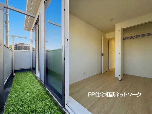 外観:本画像の人工芝パネルはCGイメージで販売価格にも含まれず、付帯しません。人工芝パネル工事は有償です。