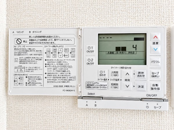 家族が集まる場所には、足元からあったか床暖房付です。ホコリが舞い上がりにくく、静かで空気もクリーン、快適な居住空間です。