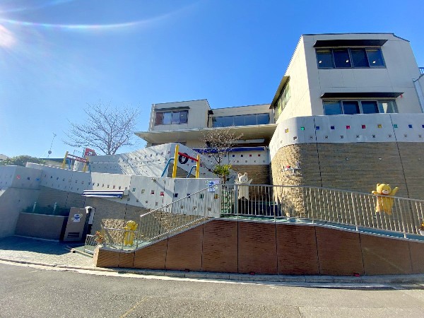 周辺環境:大場白ゆり幼稚園(あえて特別な教育をしないのが特長。家庭的な雰囲気の中で本当に必要な教育をゆったりと行います。)