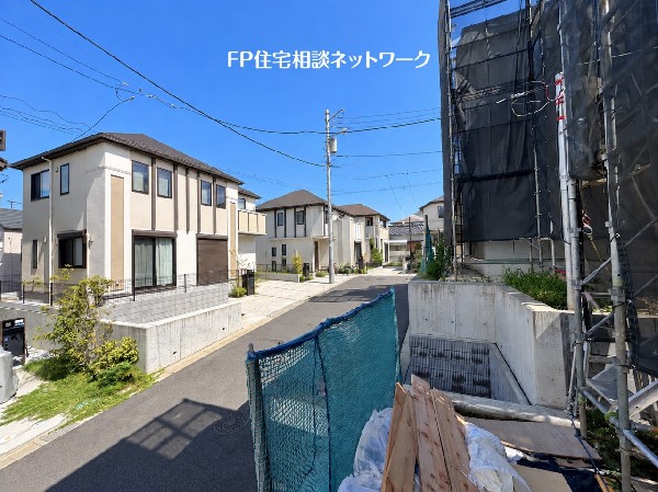 外観:全区画125m2以上のゆとりの敷地で、お隣の住宅とも間隔が確保されているゆとりのある住宅です。