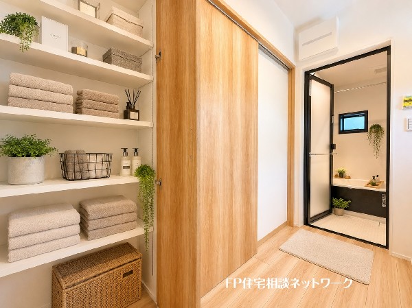 本画像の小物等はCGの配置イメージです。販売価格に小物等は含まれず、付帯しません。  
