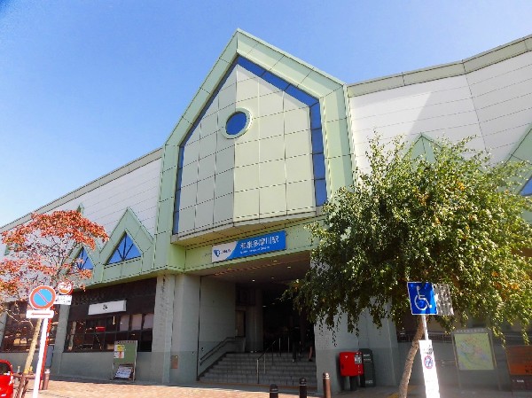 周辺環境:和泉多摩川駅(徒歩5分程の距離に多摩川があり、晴れた日には富士山が、夕暮れ時には美しい夕日が見られます。)