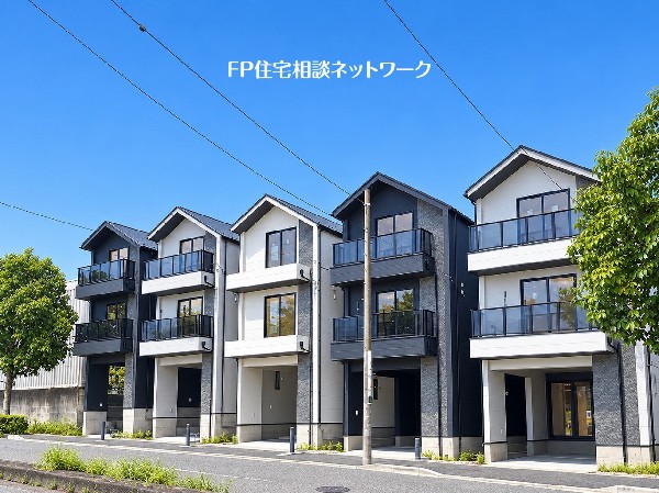 外観:閑静な住宅地で子育て家族にピッタリ。毎日のお散歩も快適な緑に恵まれたエリアで、自然に包まれた穏やかな暮らしを実現するための、ゆとりある住環境が整っています。