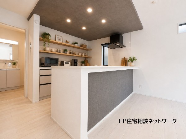 本画像の家具、家電等はCGイメージで販売価格にも含まれず付帯しません。棚設置工事は有償です。