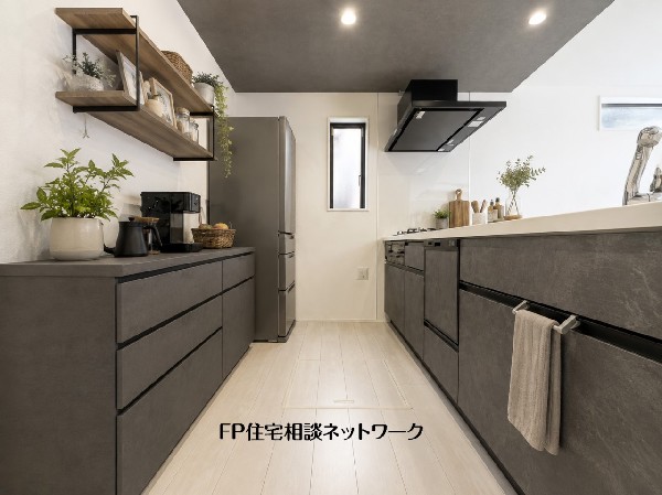 本画像の家具、家電等はCGイメージで販売価格にも含まれず付帯しません。カップボード設置工事は有償です。