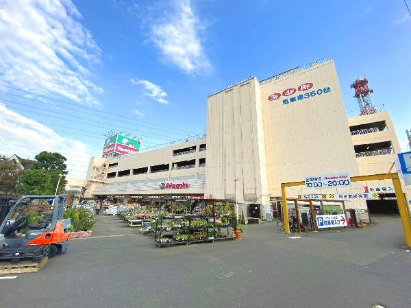 周辺環境:ホームズ　荏田店(日用品、ペット用品、家電から建築資材まで何でもそろうホームセンターです。)