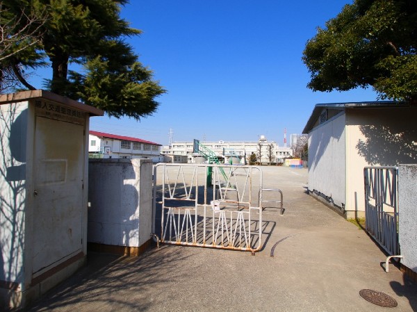 周辺環境:小倉小学校(学校教育目標は「よく考え進んで学習する子、心豊かな明るい子、責任をもってやり遂げる子、健康でたくましい子」)