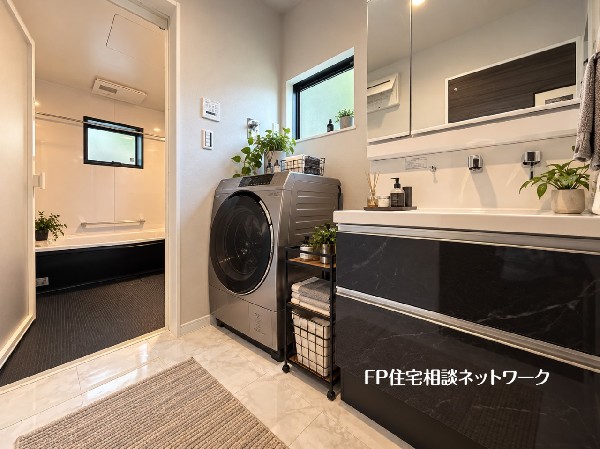 本画像の洗濯機、植栽、小物等はCG生成の配置イメージです。販売価格にこれらは含まれず、付帯しません。