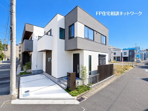 外観:【類似外観同仕様】施工例のため分譲中の建物とは外壁、屋根開口部等の形状・仕様が異なります。