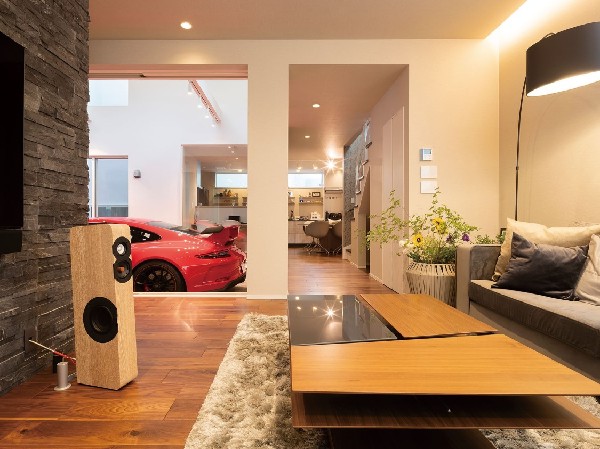 【プラン例　建物価格2400万円　建物面積97m2】愛車をリビングから眺める贅沢なガレージハウス。