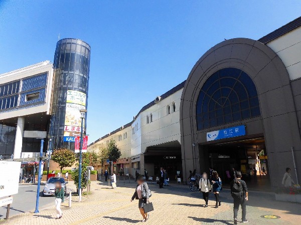 周辺環境:狛江駅(ダイヤ改正により準急も停車するようになり便利に。駅周辺は高架化されており、狛江市の中心です。)