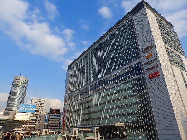 周辺環境:キュービックプラザ新横浜(飲食店、スーパー・家電・ファッション・雑貨など多彩な店舗が揃う新横浜駅直結の商業施設。お買い物から休日のお食事まで利用できます。)