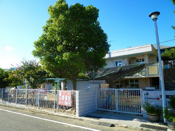 周辺環境:美しが丘保育園(未来をになう子どもたちのすこやかな成長をねがって健康で心豊かに育つように保護者や地域と協力して保育を進めていきます。)