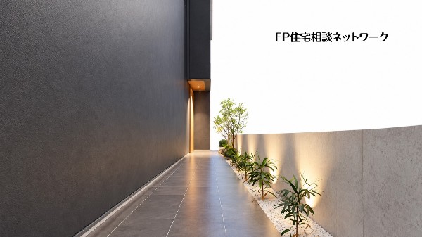 外観:ダークカラーの外壁と、植栽を美しく照らす間接照明が織りなす洗練されたアプローチ。ホテルライクな高級感と上質なデザインが、住まう人や訪れる人を優雅に迎えます。