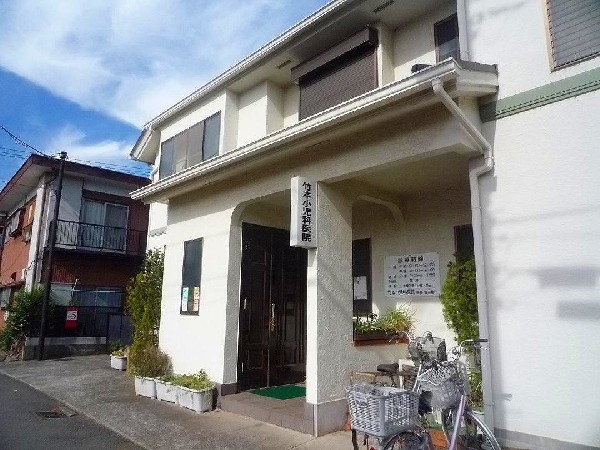 周辺環境:竹本小児科医院(地域の子どもたちの健康を守り続けてきた医院。休診日は水曜午後・土曜午後・日曜・祝日です。)
