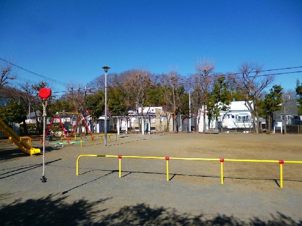周辺環境:菅小谷公園(近くには公園もあり緑を感じる事が出来、休日などにお散歩などに最適です。)