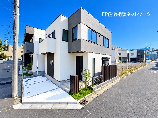 外観:【類似外観同仕様】施工例のため分譲中の建物とは外壁、屋根開口部等の形状・仕様が異なります。