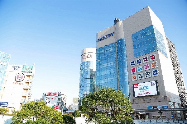 周辺環境:ノクティプラザ(衣料品や雑貨、飲食店などが充実した商業施設です。建物内には、溝口行政サービスコーナーもあります。)