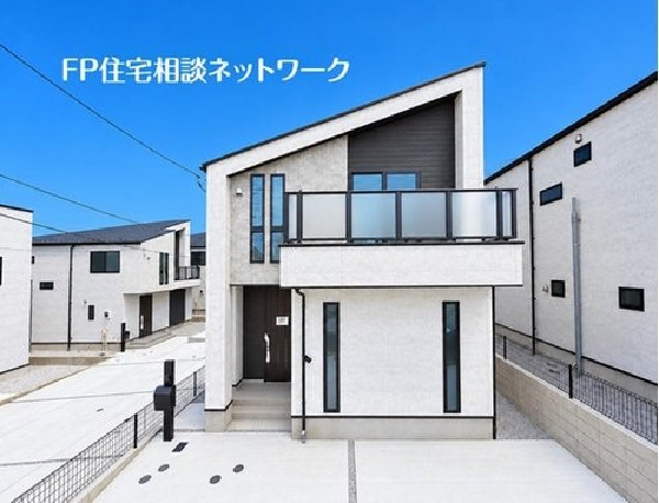 外観:【類似外観同仕様】施工例のため分譲中の建物とは外壁、屋根開口部等の形状・仕様が異なります。状・同仕様