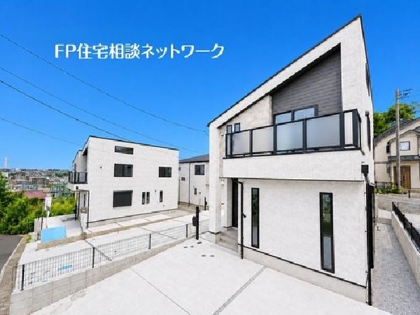 外観:【類似外観同仕様】施工例のため分譲中の建物とは外壁、屋根開口部等の形状・仕様が異なります。状・同仕様