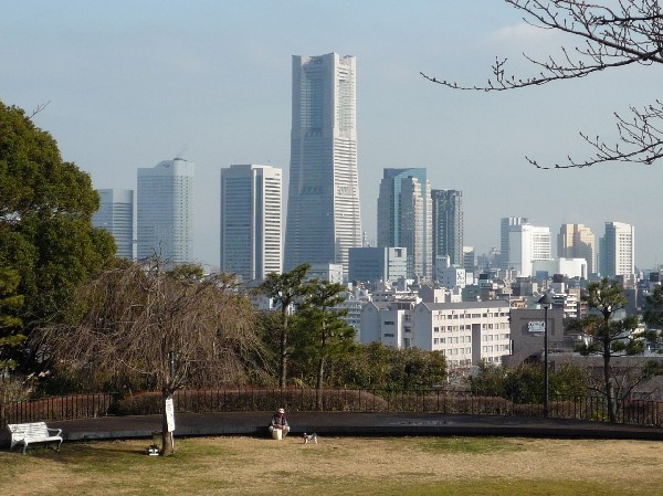 周辺環境:浅間台みはらし公園(みなとみらい地区を一望できる眺望スポット。ベンチでゆったりと座りながら横浜の街並みや夜景を楽しめます。)