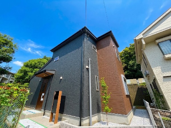 外観:閑静な住宅地で子育て家族にピッタリ。快適な緑に恵まれたエリアで、ゆとりある住環境が整っています。  