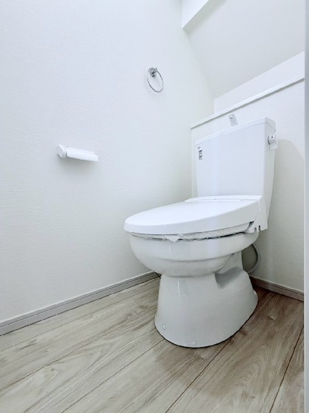 トイレは1階と2階に2カ所あります。朝の忙しい時間も慌てることなく使用できるので助かりますね。