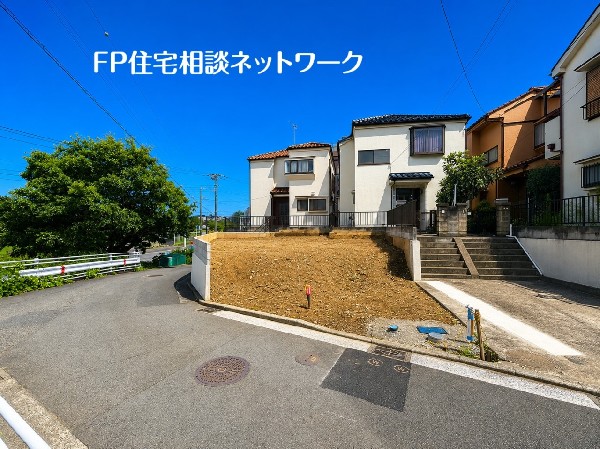 外観:角地ならではの解放感！日当たり・通風も良く快適な生活を送れます。のびのびスローライフの夢を実現