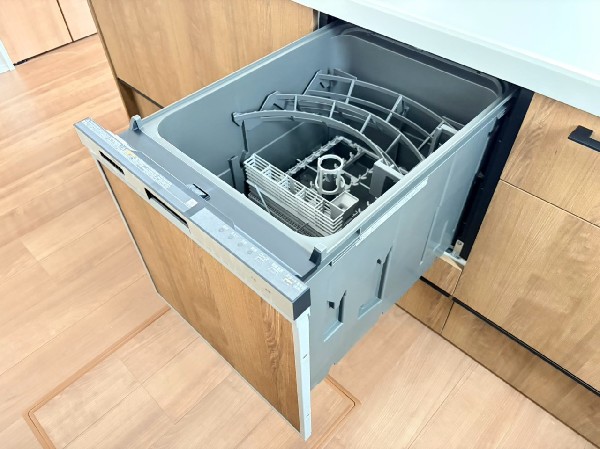 あったらいいなの代表的な設備である食洗機。ビルトイン型なので、おさまりもよく、使い勝手も良好です。