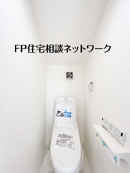 トイレは1階と2階に2カ所あります。朝の忙しい時間も慌てることなく使用できるので助かりますね。