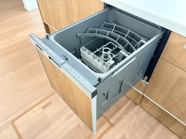 あったらいいなの代表的な設備である食洗機。ビルトイン型なので、おさまりもよく、使い勝手も良好です。