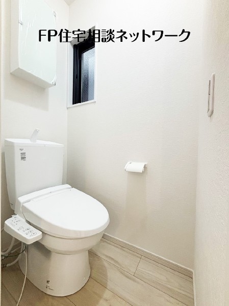 トイレは1階と2階に2カ所あります。朝の忙しい時間も慌てることなく使用できるので助かりますね。