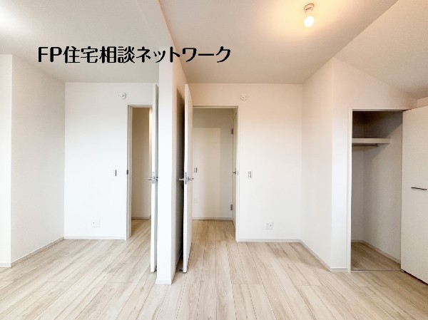 全室にクローゼットを完備しています。収納スペースを上手に使ってすっきりと快適な生活を送れます。
