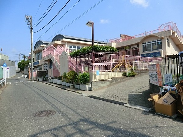 周辺環境:あおぞら保育園(周辺に岸根公園や畑があり自然と触れ合える環境が充実。24時間保育が併設されており、万が一の際も安心。)