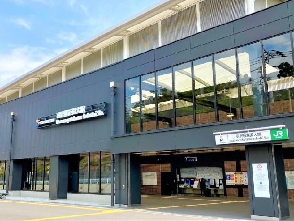 周辺環境:羽沢横浜国大駅(相鉄新横浜線が通る、2019年に開業された駅。都心方面や横浜駅にもアクセスしやすく通勤・通学も快適。)