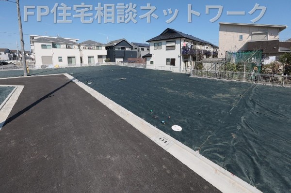 外観:ゆとりのある住宅地　部屋の窓を開けるとそこには心地よい風が通りぬけます♪  