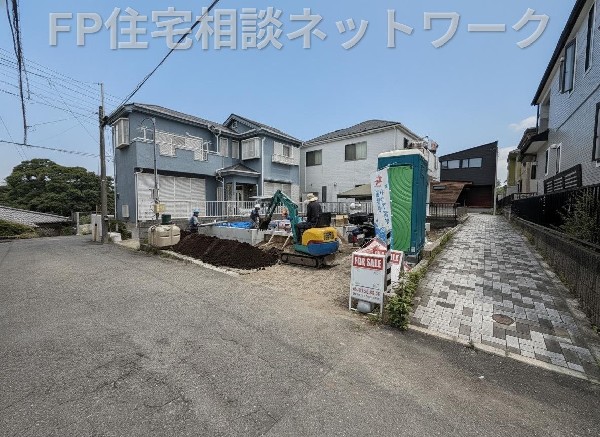 外観:青空を背景に凛と立つスタイリッシュな外観が、住まう人に誇りを与えてくれます。