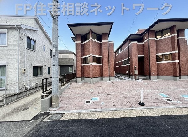 外観:青空を背景に凛と立つスタイリッシュな外観が、住まう人に誇りを与えてくれます。