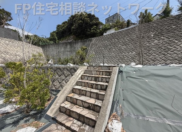 外観:海が見える高台で、自然に囲まれた湘南ライフをお楽しみください♪  