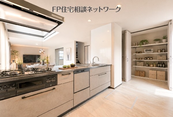 使いやすいキッチン♪（本画像はAI加工済みであり、現地に家具等はなく価格にも含まれていません）